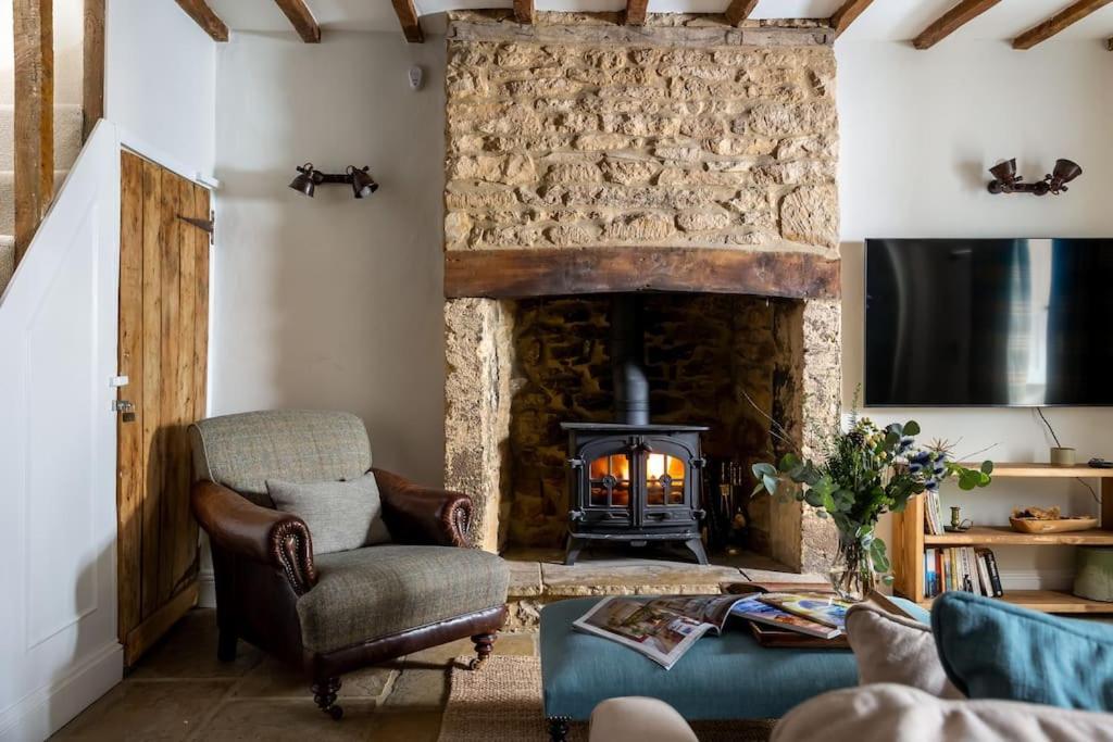 Charming 17Th Century Cotswold Cottage Adlestrop Exterior foto