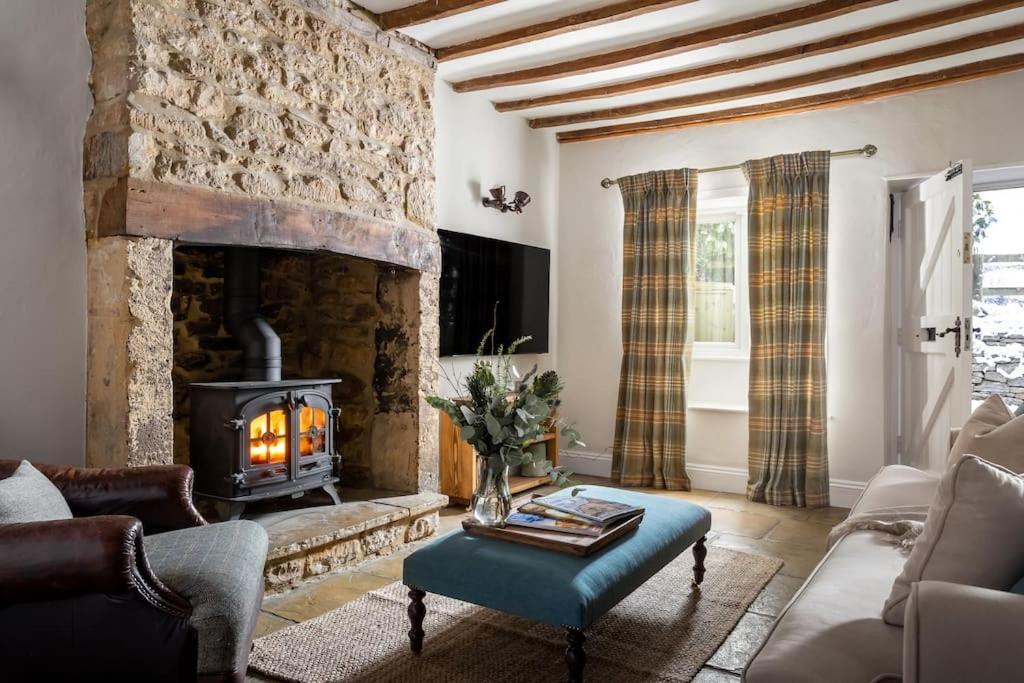 Charming 17Th Century Cotswold Cottage Adlestrop Exterior foto