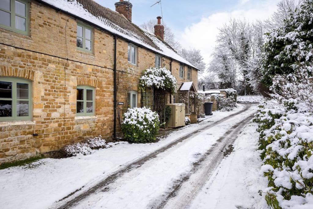 Charming 17Th Century Cotswold Cottage Adlestrop Exterior foto